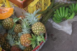 I have a pen, I have an apple..... Pineapples cut very fresh, still on their stalks