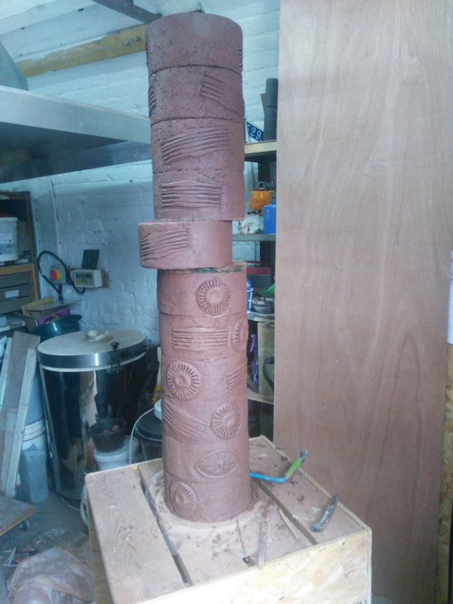 Southampton sculptor Chris Cudlip worked with Dr James Dyke to produce a clay representation of a lake sediment core. Different diatom species are represented in relief. A critical transition occurs halfway up the column.