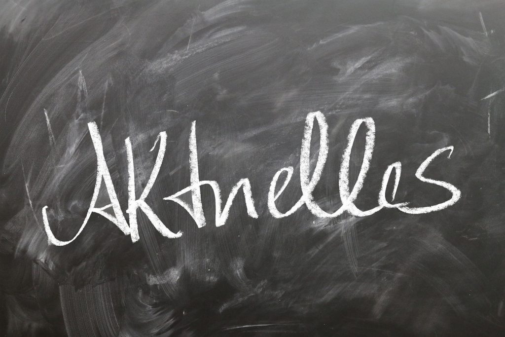 https://pixabay.com/de/tafel-aktuell-aktuelles-nachrichten-1815977/