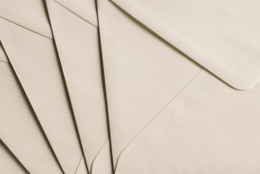 https://pixabay.com/de/briefumschlag-brief-umschlag-papier-1864643/