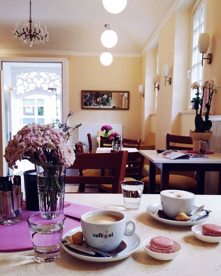 French atmosphere in this lovely Aux macarons café Photo by Sibel Geldi