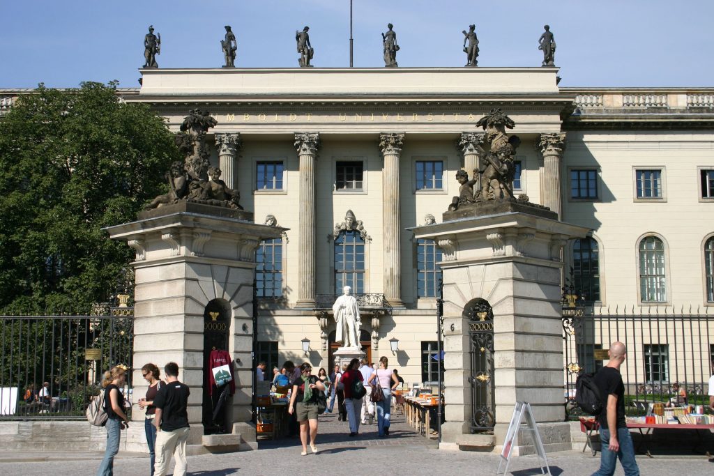 https://www.hu-berlin.de/de/studium/compass/fuehrungen/tourist