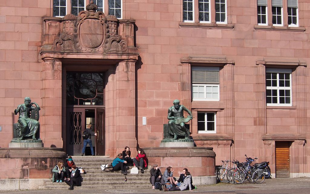 https://pixabay.com/de/universität-freiburg-studenten-686150/