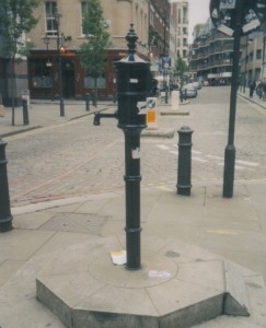 Broad Street cholera cluster and modern replica of the water pump : Pump