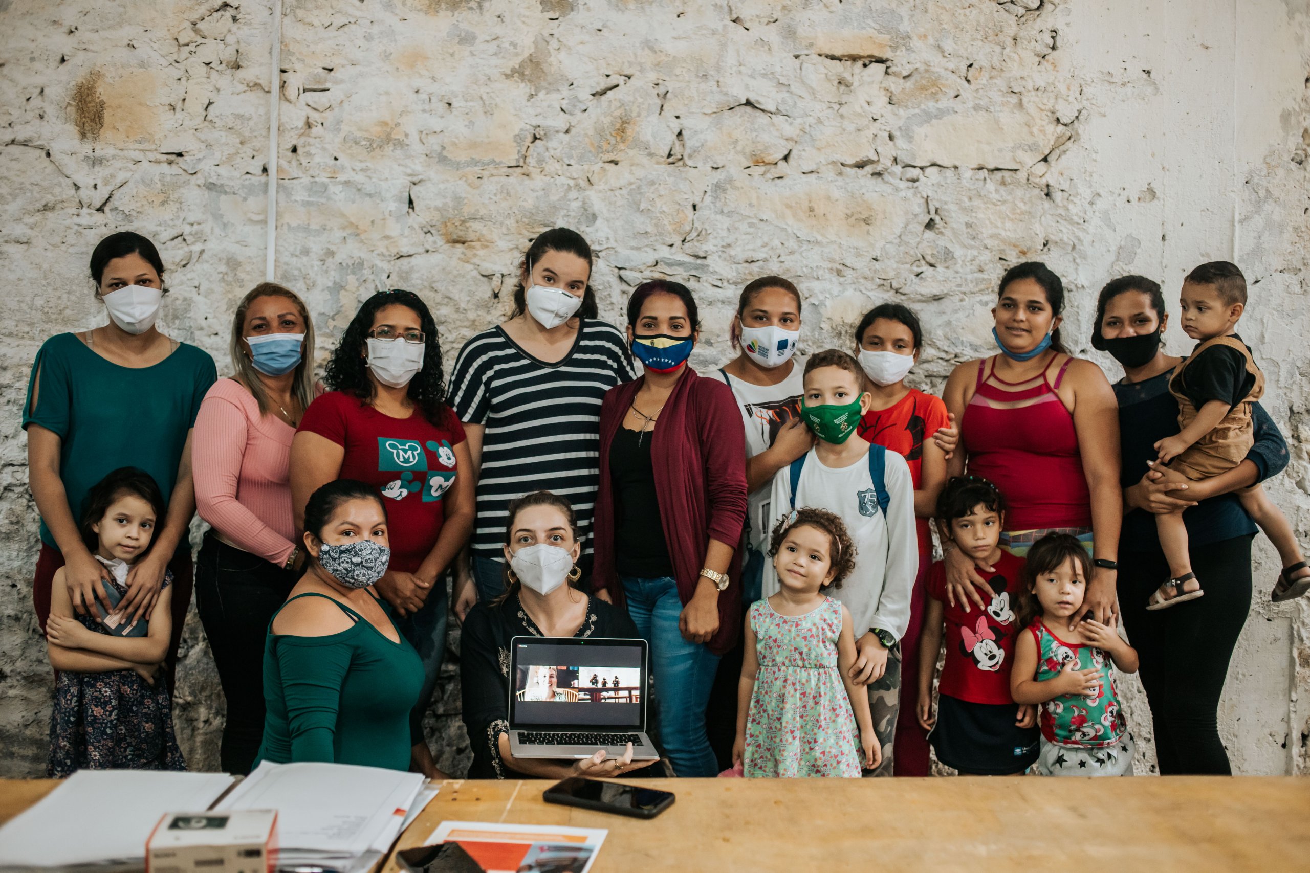 Photovoice with displaced Venezuelan women in Brazil: first thoughts on fieldwork activities